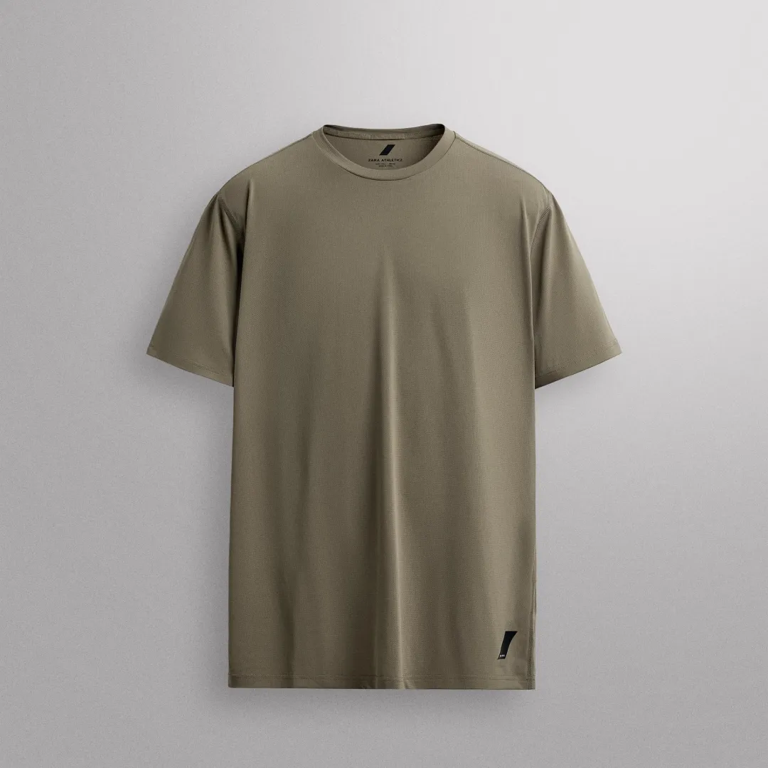 BASIC T-SHIRT